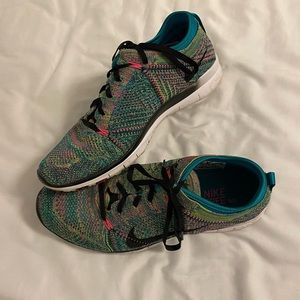 Nike Tennis Shoes
